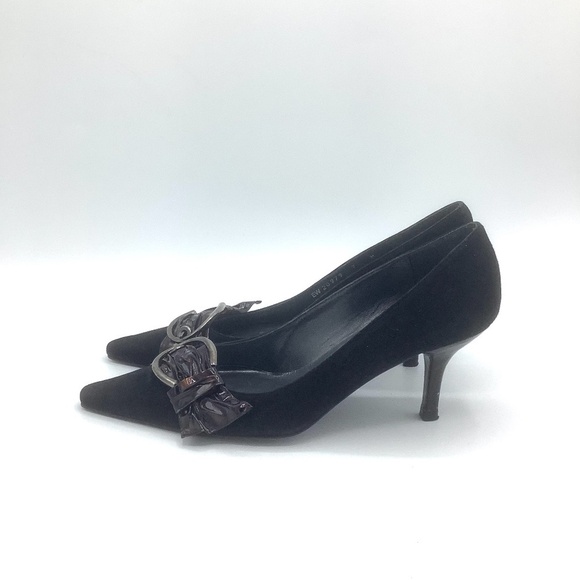 Stuart Weitzman Black Pointed Toe Buckle Suede Heels 7 - Picture 11 of 16